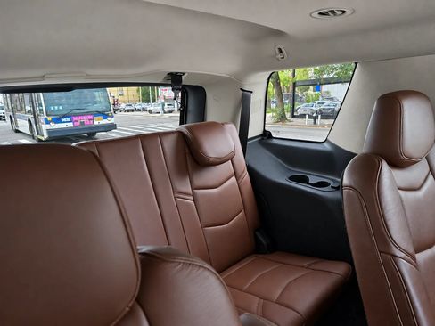 Used 2019 Cadillac Escalade Luxury AWD/4WD image 42