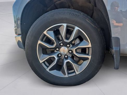 Certified 2024 Chevrolet Silverado 1500 LT AWD/4WD image 9