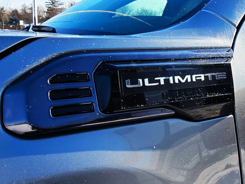 New 2026 GMC Sierra 2500 Denali Ultimate w/ LPO, Black Badging Package image 36