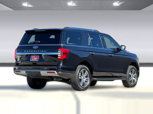 Used 2024 Ford Expedition Limited image 3