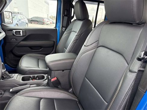 Used 2025 Jeep Gladiator Sport image 14