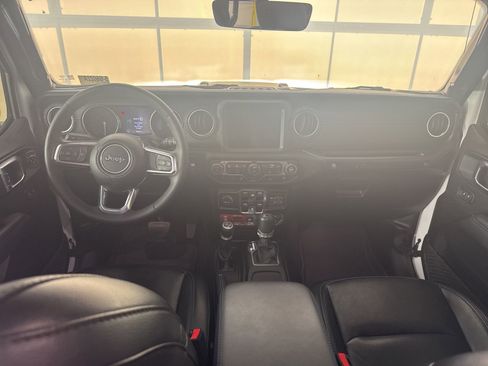 Used 2022 Jeep Wrangler Unlimited Rubicon 4xe w/ Cold Weather Group AWD/4WD image 9
