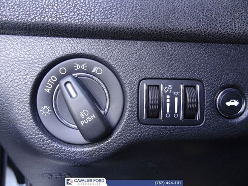 Used 2016 Chrysler 300 C image 21