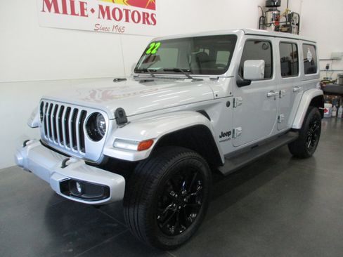 Used 2022 Jeep Wrangler Unlimited Sahara image 3