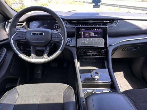 Used 2023 Jeep Grand Cherokee L Laredo AWD/4WD image 17