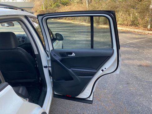 Used 2017 Volkswagen Tiguan S image 45