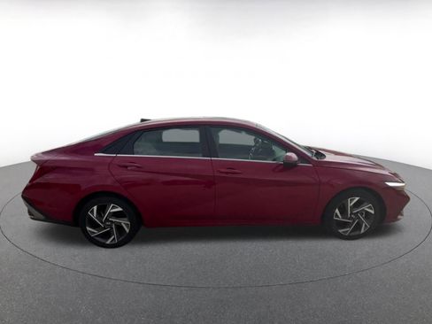 Used 2025 Hyundai Elantra Limited FWD image 16