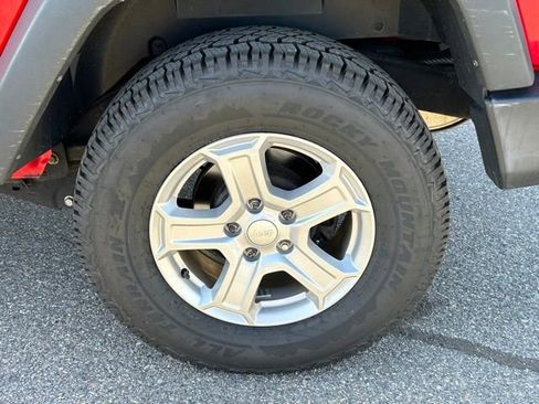 Used 2017 Jeep Wrangler Sport w/ Connectivity Group image 11