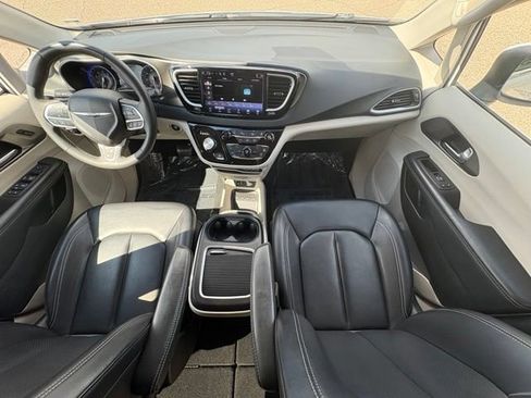 Used 2023 Chrysler Pacifica Touring-L FWD image 29