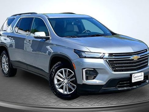 Used 2023 Chevrolet Traverse LT AWD/4WD image 3