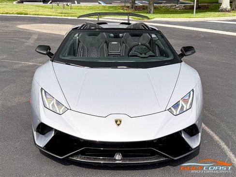 Used 2019 Lamborghini Huracan Performante AWD/4WD image 6