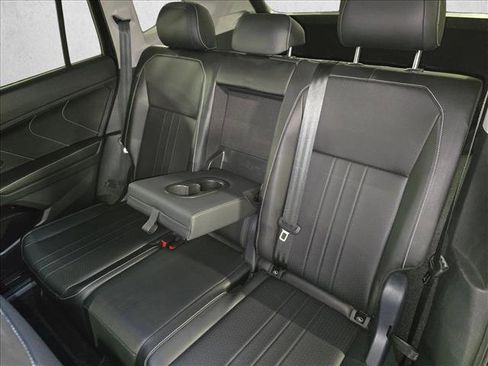 Used 2024 Volkswagen Tiguan SE image 14