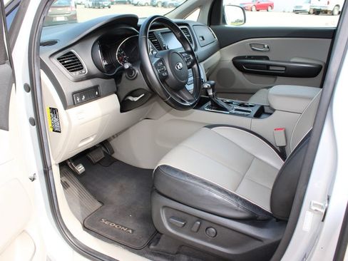 Used 2019 Kia Sedona EX FWD image 16