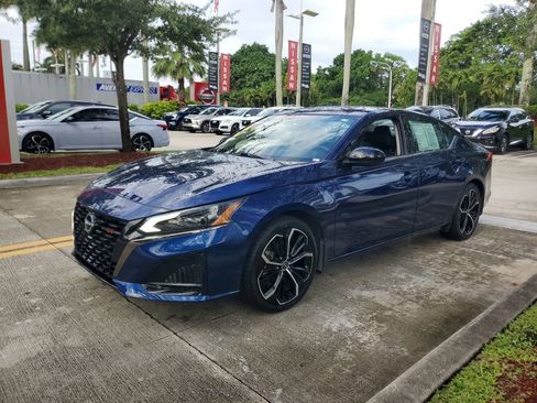 Certified 2023 Nissan Altima 2.5 SR FWD image 3