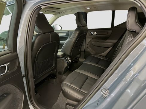 Used 2023 Volvo XC40 B5 Plus w/ Protection Package Premier image 30