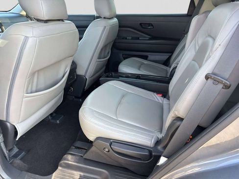 Certified 2023 Nissan Pathfinder SV w/ SV Premium Package image 10