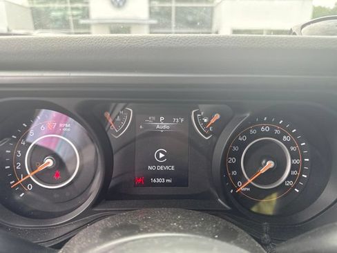Used 2025 Jeep Gladiator Sport AWD/4WD image 14