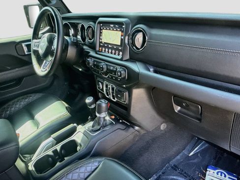Used 2022 Jeep Wrangler Unlimited Sahara AWD/4WD image 30
