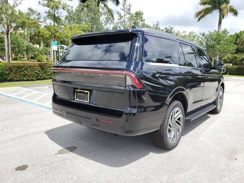 New 2026 Lincoln Navigator Premiere AWD/4WD image 4