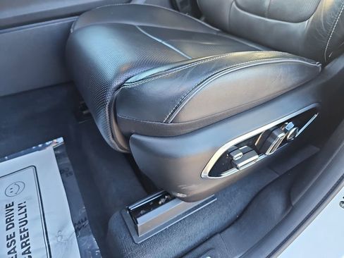 Used 2023 Jeep Grand Cherokee Overland w/ Luxury Tech Group IV image 34