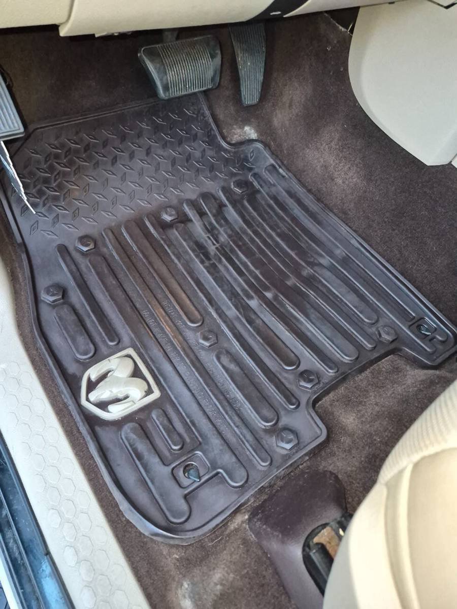 Used 2013 RAM 1500 Laramie w/ Convenience Group AWD/4WD image 19
