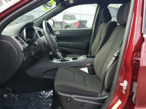 Certified 2021 Jeep Grand Cherokee Laredo image 5