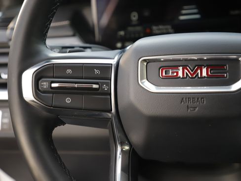 Used 2025 GMC Acadia Elevation image 28