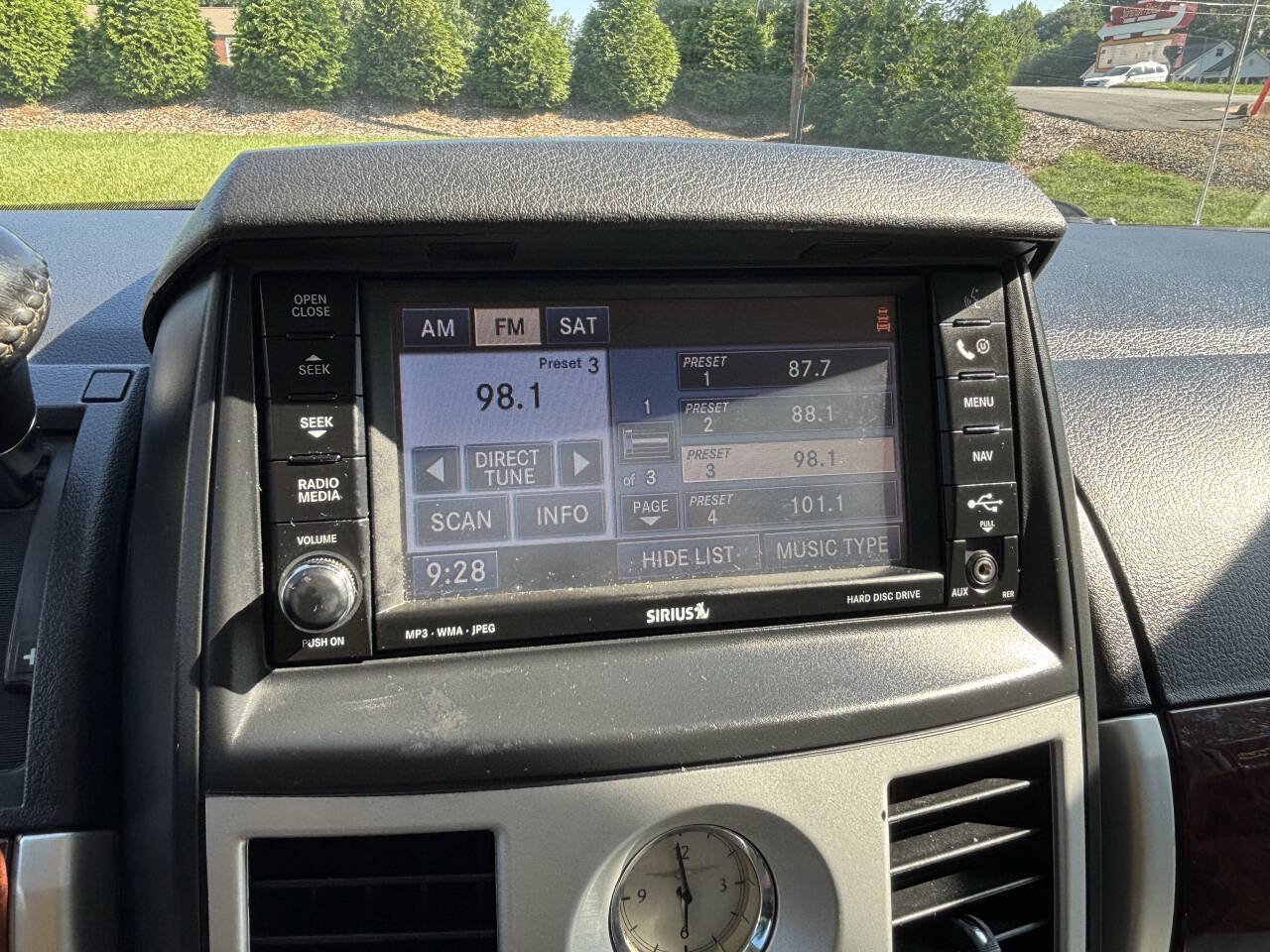 Used 2010 Chrysler Town & Country Touring Plus FWD image 21