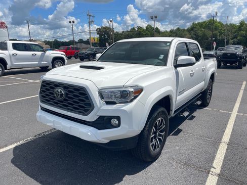 Used 2023 Toyota Tacoma TRD Sport RWD image 3