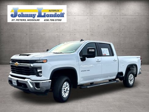 Used 2025 Chevrolet Silverado 2500 LT w/ Convenience Package AWD/4WD image 4