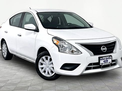 Used 2019 Nissan Versa SV FWD image 1