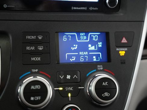 Used 2020 Toyota Sienna XLE w/ XLE Navigation Package FWD image 24