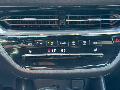 Used 2025 Buick Envista Avenir FWD image 57