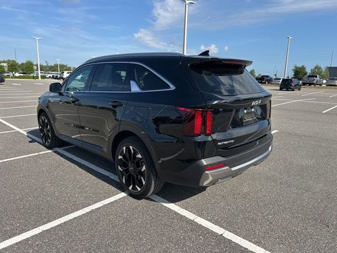 Certified 2025 Kia Sorento EX w/ Panoramic Sunroof Package FWD image 10