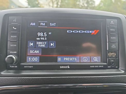 Used 2019 Dodge Grand Caravan SXT FWD image 17