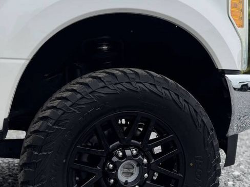 Used 2017 Ford F250 Lariat w/ Lariat Ultimate Package AWD/4WD image 10
