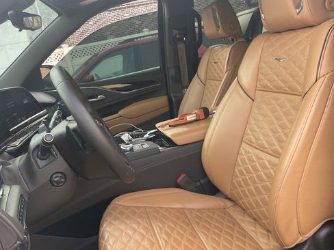 Used 2024 Cadillac Escalade ESV Premium Luxury w/ Performance Package image 7