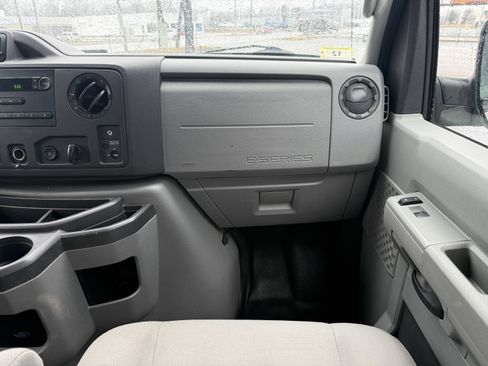 Used 2014 Ford E-250 and Econoline 250 w/ Power Group image 17