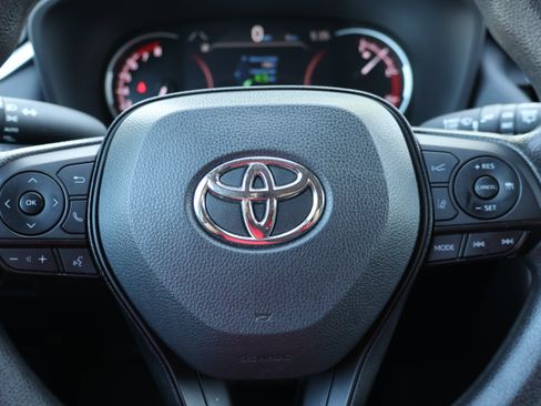 Certified 2025 Toyota RAV4 XLE FWD image 26