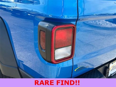 Used 2024 Jeep Gladiator Sport image 34