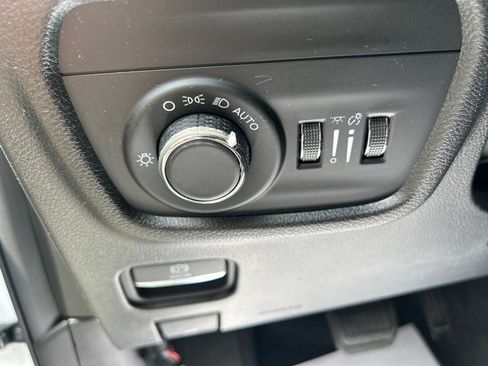 Used 2023 Jeep Grand Cherokee Altitude AWD/4WD image 14