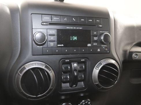 Used 2017 Jeep Wrangler Unlimited Sport w/ Quick Order Package 24S AWD/4WD image 24