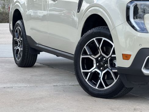 Used 2025 Ford Maverick Lariat AWD/4WD image 12