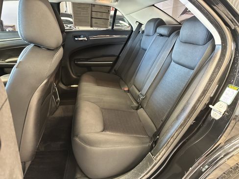 Used 2018 Chrysler 300 Touring w/ Sport Appearance Package image 5