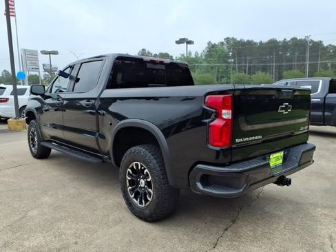 Used 2023 Chevrolet Silverado 1500 ZR2 w/ Technology Package AWD/4WD image 4