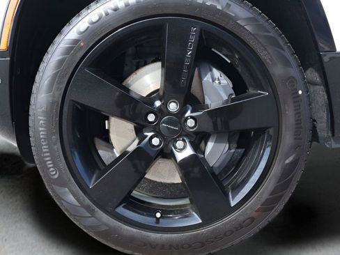 New 2026 Land Rover Defender 130 X-Dynamic SE image 9