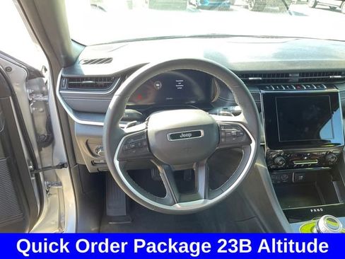 Used 2025 Jeep Grand Cherokee Altitude AWD/4WD image 13