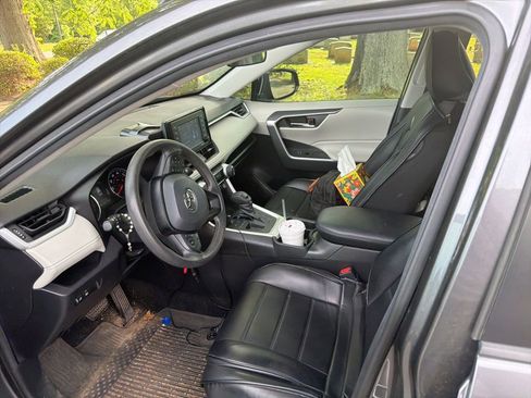Used 2021 Toyota RAV4 XLE FWD image 11