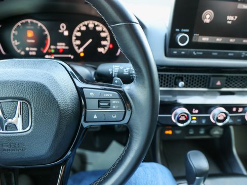 Used 2025 Honda Civic Sport image 15
