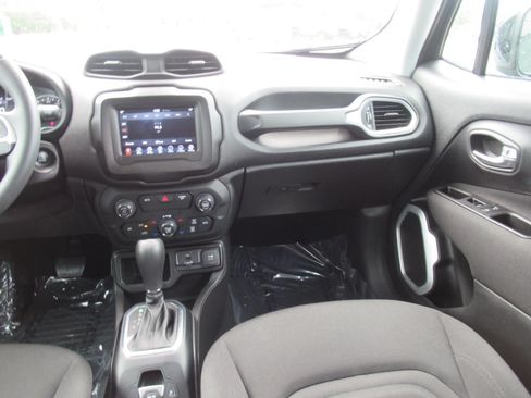 Used 2020 Jeep Renegade Latitude FWD image 14